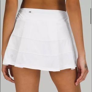 lululemon size 6 white tennis skirt!!